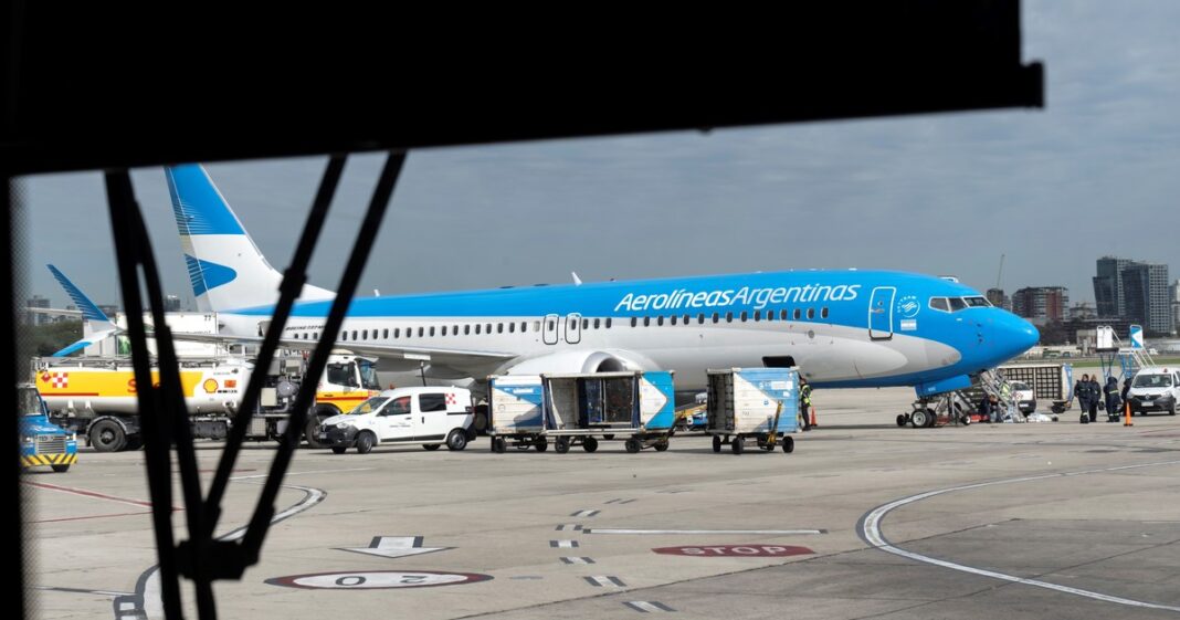 aerolineas-argentinas:-el-gobierno-va-por-todo-en-diputados-y-los-k-buscan-resistir,-dilatando-el-debate-por-la-privatizacion