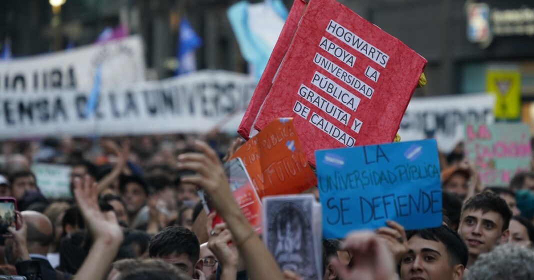 “no-habra-un-peso-mas”:-tras-arengar-a-la-tropa-propia,-milei-se-prepara-para-enfrentar-el-desafio-de-la-nueva-marcha-universitaria