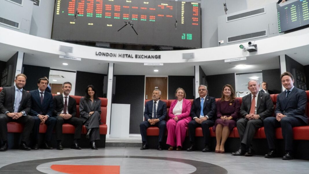 los-gobernadores-recorrieron-la-bolsa-de-metales-de-londres-y-se-reunieron-con-autoridades-de-rio-tinto