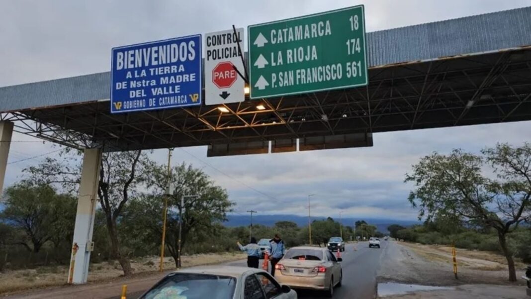 importante-movimiento-de-hinchas-santiaguenos-y-saltenos-por-las-rutas-38-y-64